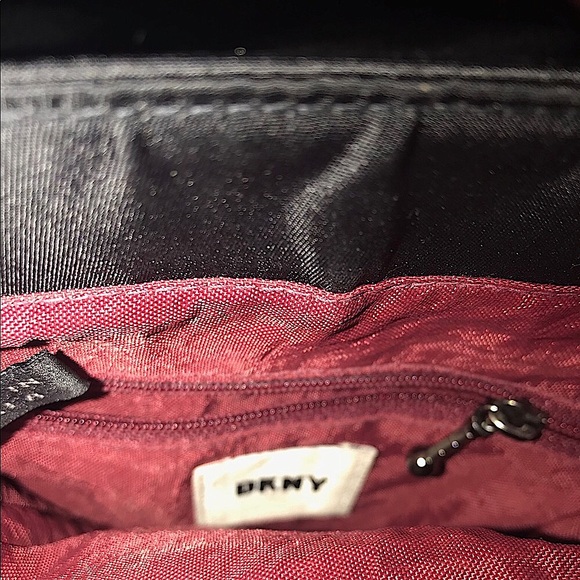 💋💋SOLD💋💋DKNY MESSENGER BAG - Picture 2 of 4